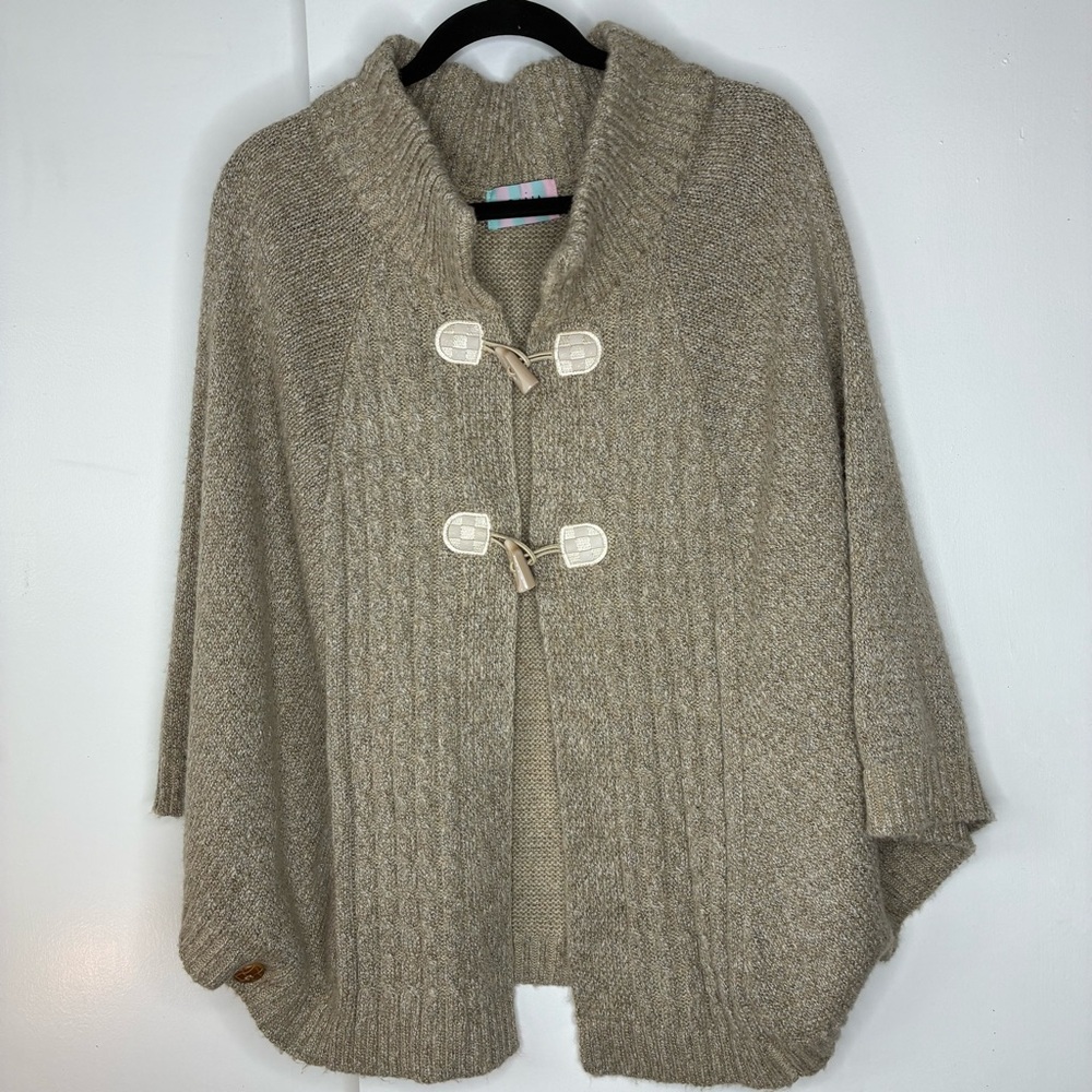 Knitted Cape Jacket beige Beautiful Toggle Buttons, Casual Chic Loana Girl